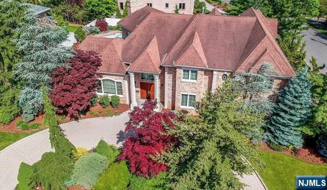 Property Photo:  27 Roberts Road  NJ 07632 