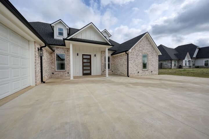 Property Photo:  19383 Ridge Point Circle  TX 75771 