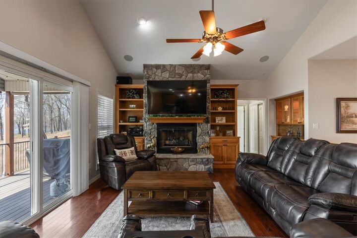 Property Photo:  122 Holland Pt  AR 72631 