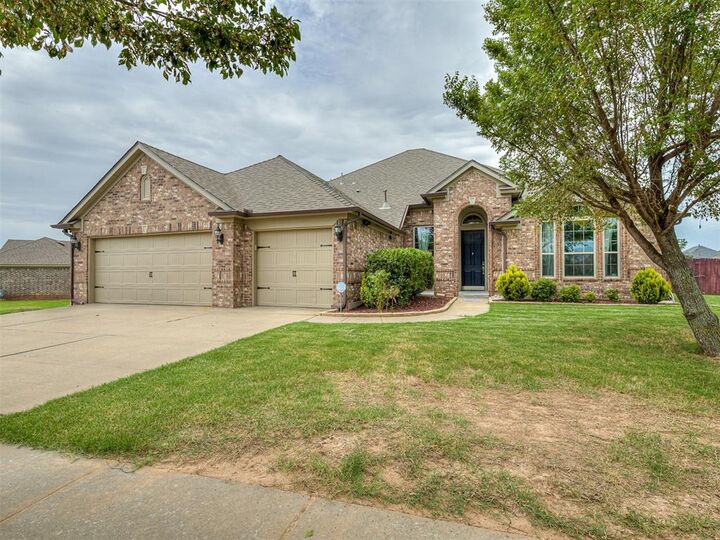 Property Photo: 18501 El Greco Drive OK 73012