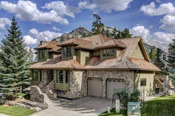 Property Photo:  5 Cascade Court  AB T1L 1B1 