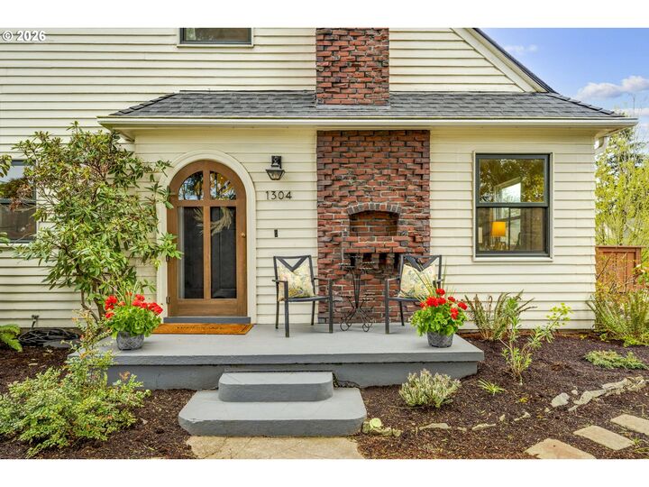 Property Photo: 1304 NE 51st Ave OR 97213