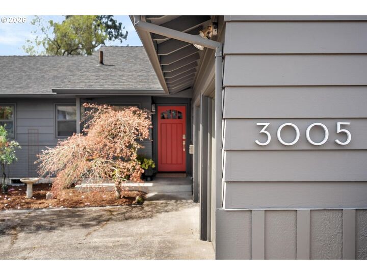 Property Photo:  3005 SW 113th Ave  OR 97005 