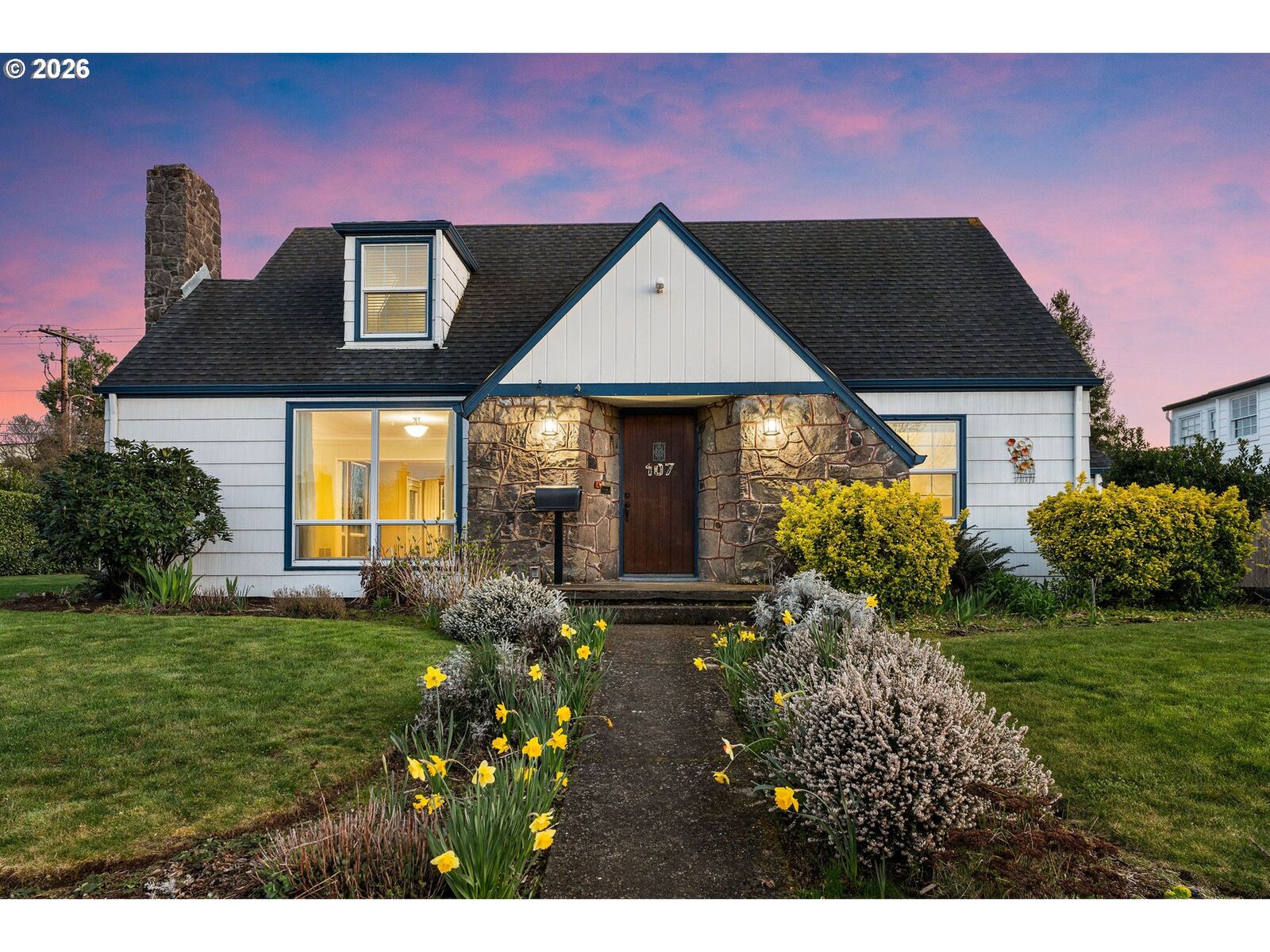 4 bed Vancouver home for sale: 107 E 35th St, Vancouver, WA 98663