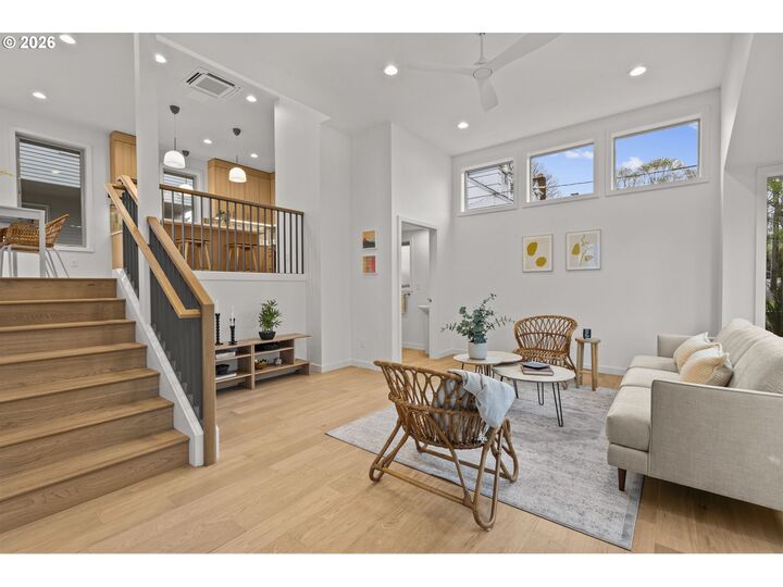 Property Photo:  5357 SE Stark St  OR 97215 