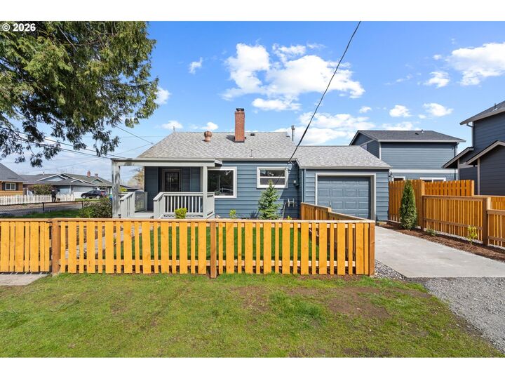 Property Photo:  6909 NE Multnomah St A  OR 97213 