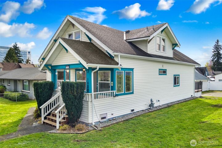 Property Photo: 1022 Oakes Avenue WA 98201