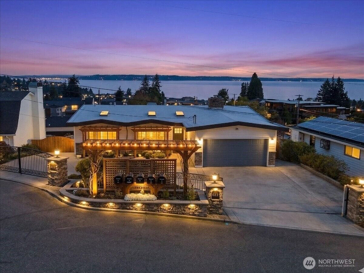 Property Photo: 612 View Place WA 98020