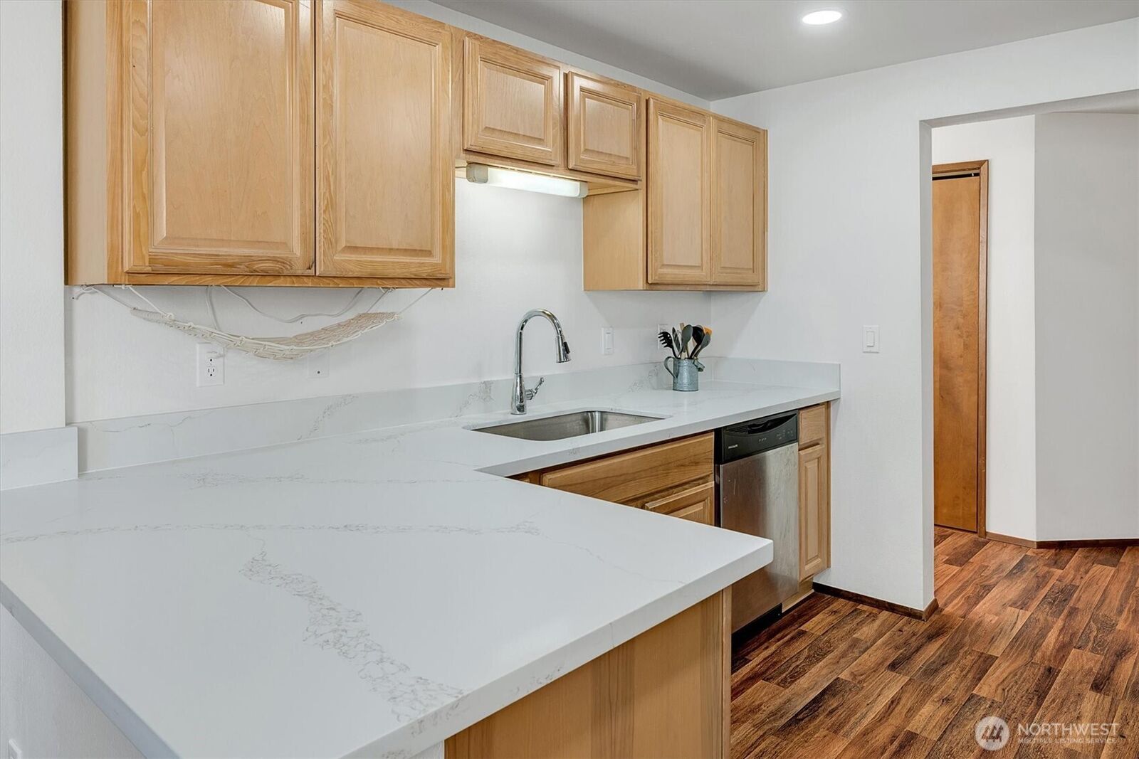 Property Photo:  921  Pershing Ave 101  WA 98312 