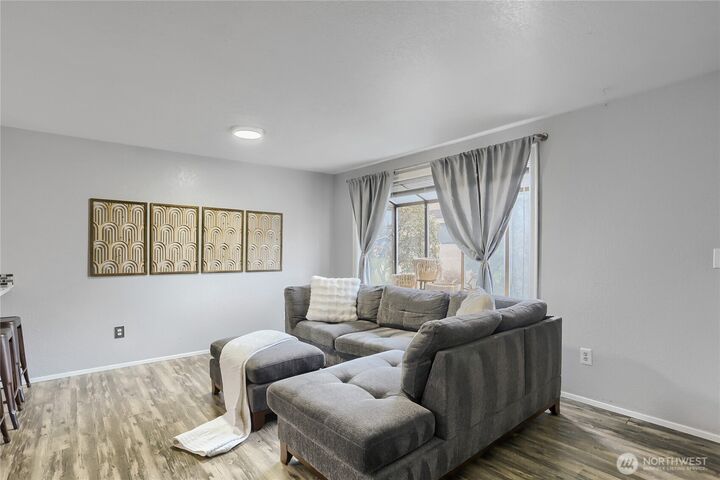 Property Photo:  1002  Columbia Avenue 3  WA 98270 