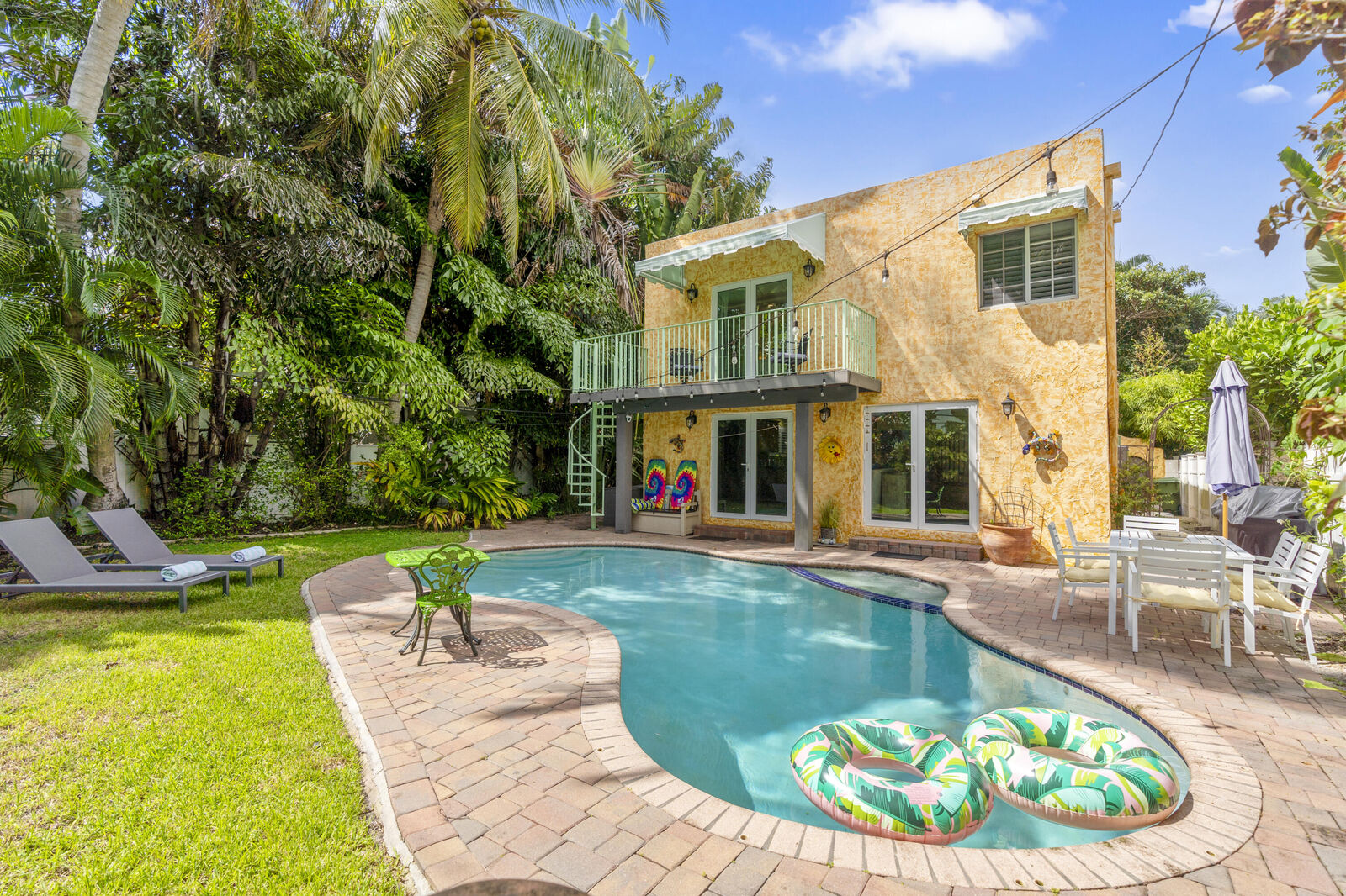 Property Photo:  614 SE 5th Court  FL 33301 