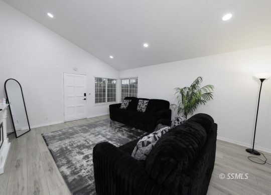 Property Photo: 1013 Mary Ann Ave CA 93555