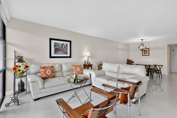 Property Photo: 800 Parkview Dr 908 FL 33009