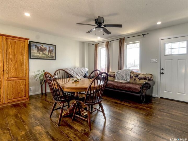 Property Photo:  304 2nd Avenue E  SK S0K 0M0 