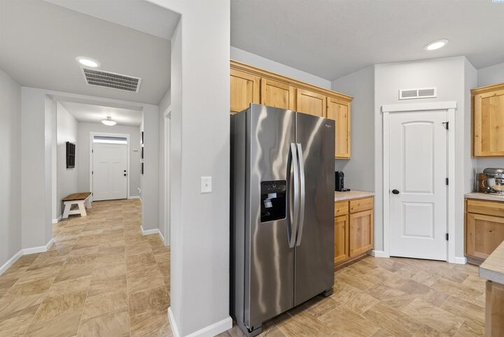 Property Photo: 1545 W 32nd Ave WA 99337