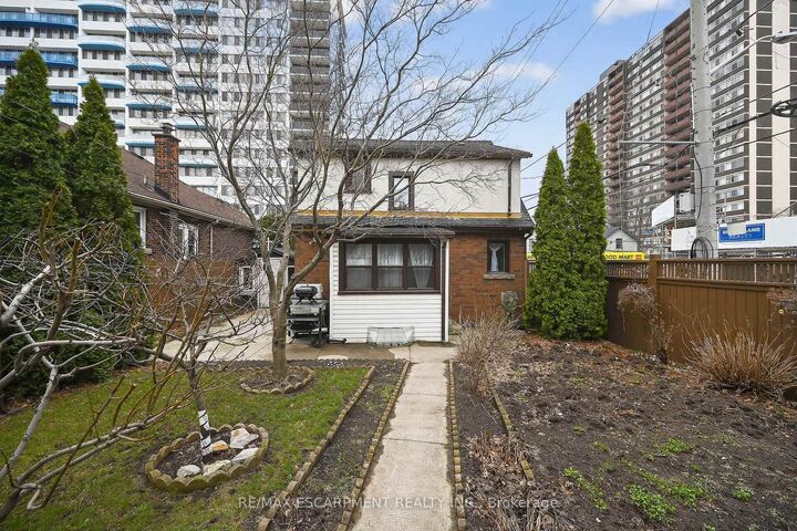 Property Photo: 144 Hunter Street W ON L8P 1R1