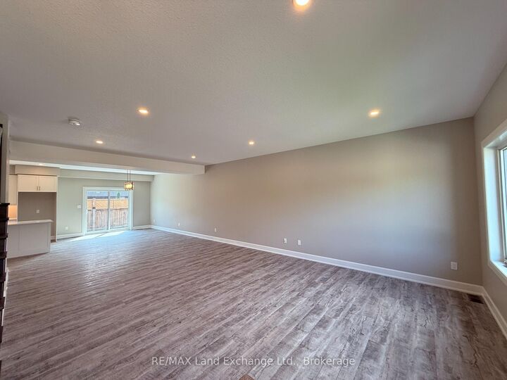 Property Photo: 8 Golf Links Road Unit 2 ON N2Z 0G1