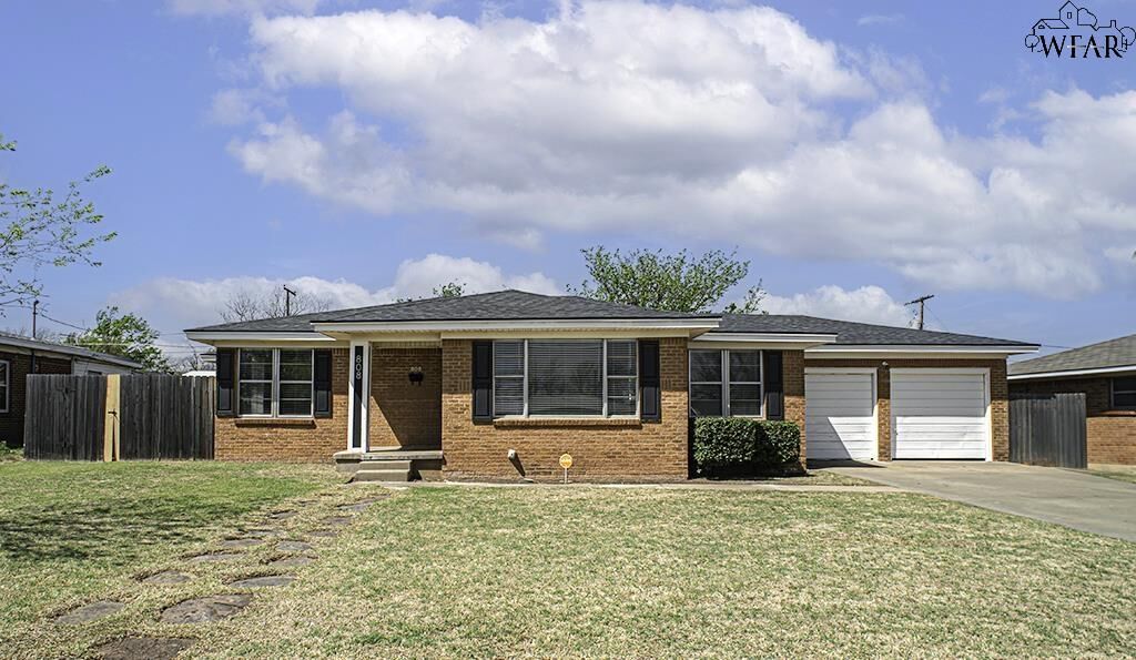 Property Photo:  808 N Park Avenue  TX 76367 