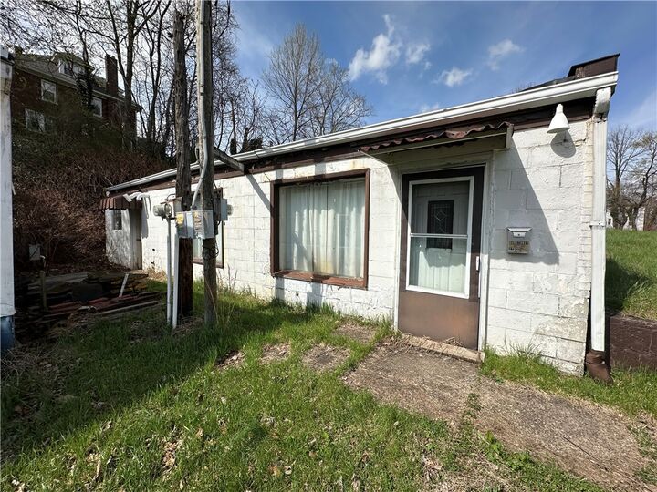 Property Photo:  800 Sidney St  PA 15601 