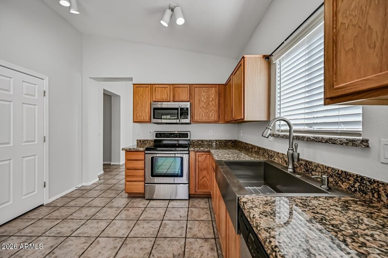 Property Photo:  952 S Banning Street  AZ 85296 