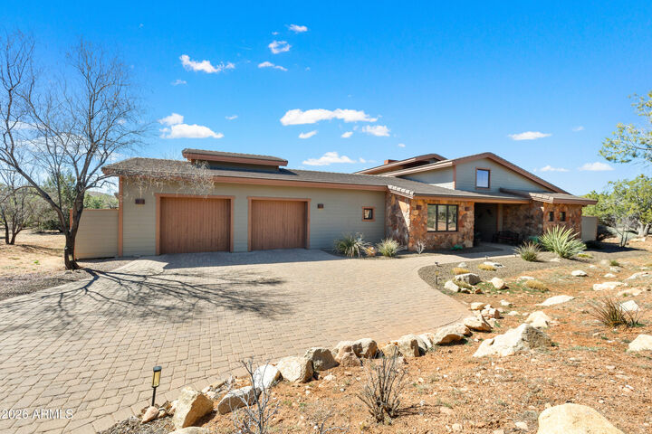 Property Photo: 5105 W Vengeance Trail AZ 86305