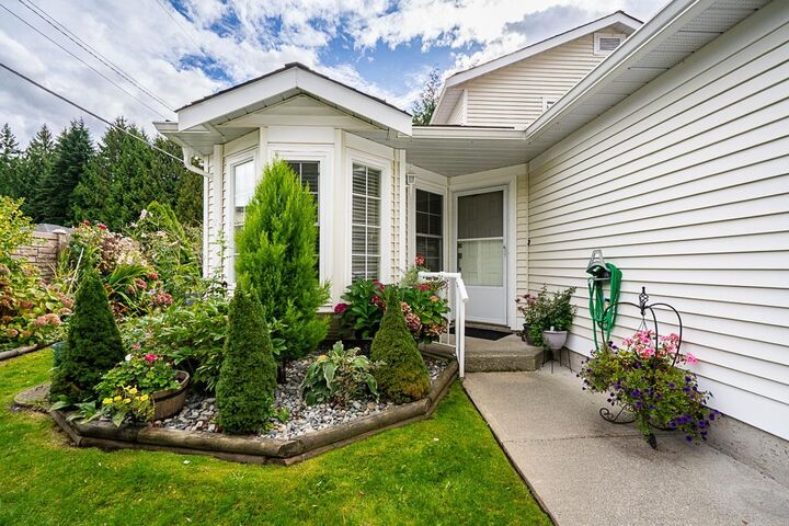 Property Photo: 6537 138th Street 3 BC V3W 0C2