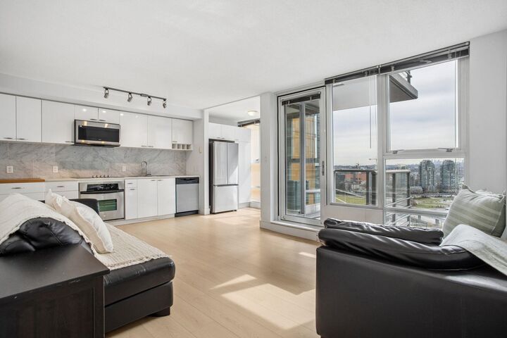 Property Photo: 602 Citadel Parade 2209 BC V6B 1X2