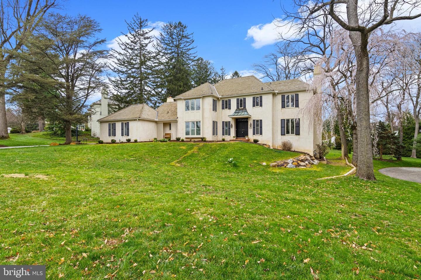 Property Photo: 217 Ravenscliff Road PA 19087