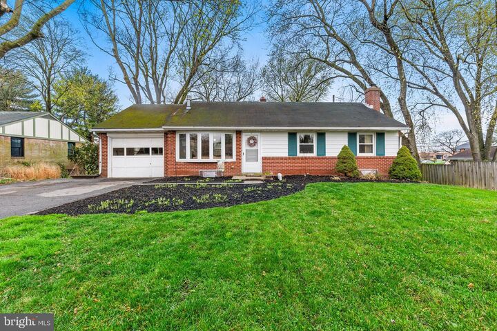 Property Photo:  1444 Glen Moore Circle  PA 17601 