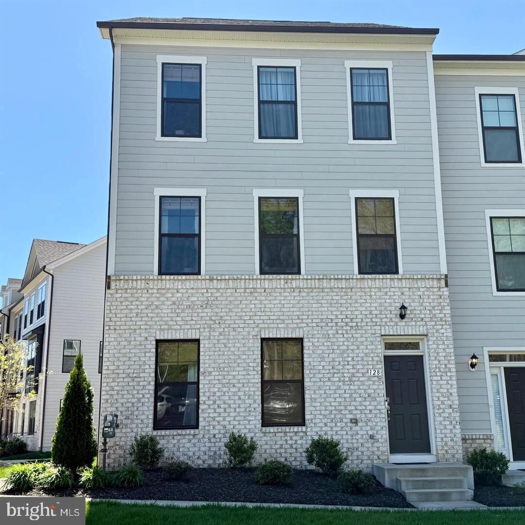 Property Photo:  128 Kinross Lane  VA 22401 