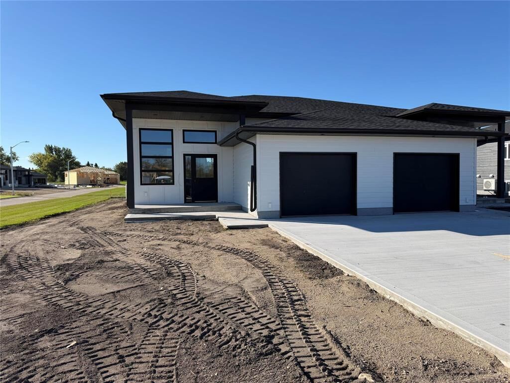 Property Photo:  109 Sherwood Bay  MB R0A 0R0 