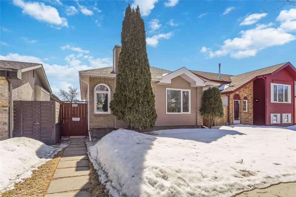 Property Photo:  522 Novavista Drive  MB R2N 2L5 