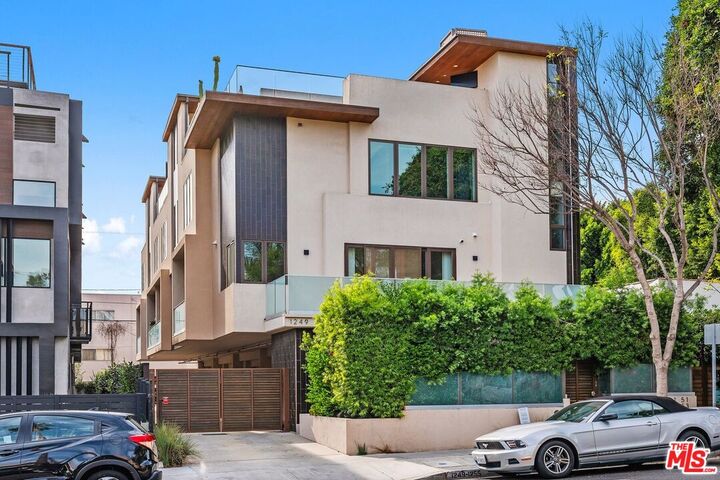 Property Photo: 1251 N Formosa Ave CA 90046