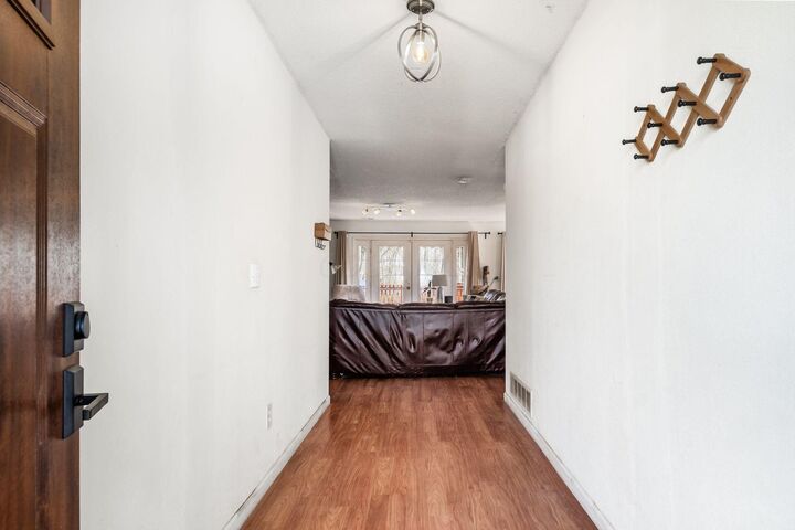 Property Photo: 1650 Westbrook Drive OH 43223