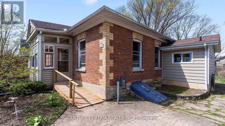 Property Photo:  130 Wellington Street South  ON N4X 1A6 