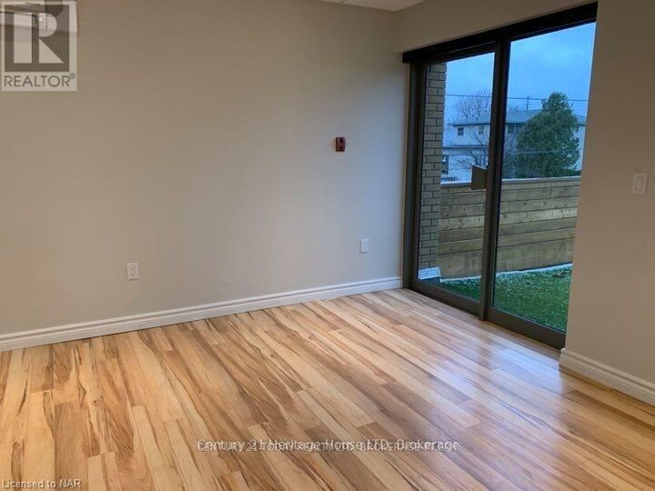 Photo de la propriété:  238 Bertie Street 1  ON L2A 1Z3 