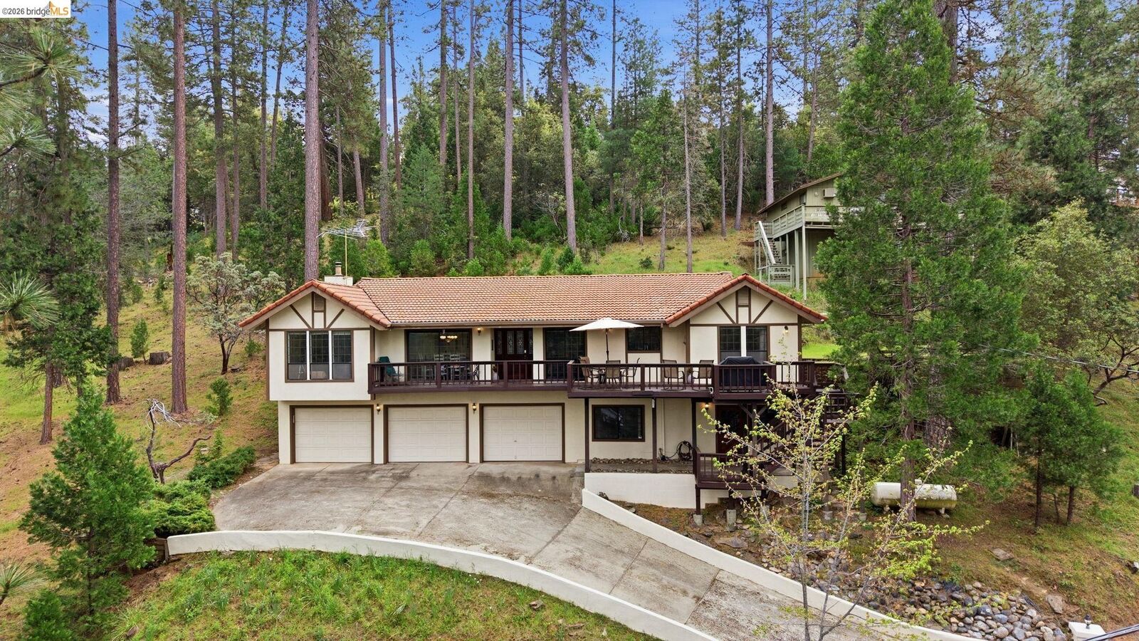 Property Photo:  20029 Upper Skyridge Dr  CA 95321 