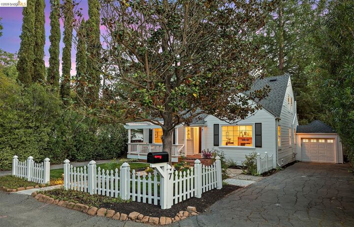 Property Photo:  7 Arbor Way  CA 94549 