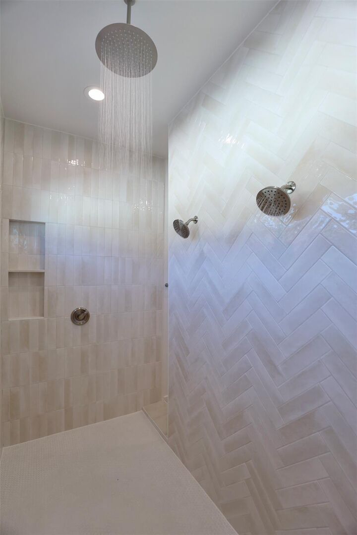 Property Photo:  136 E 37th Street  TX 77018 