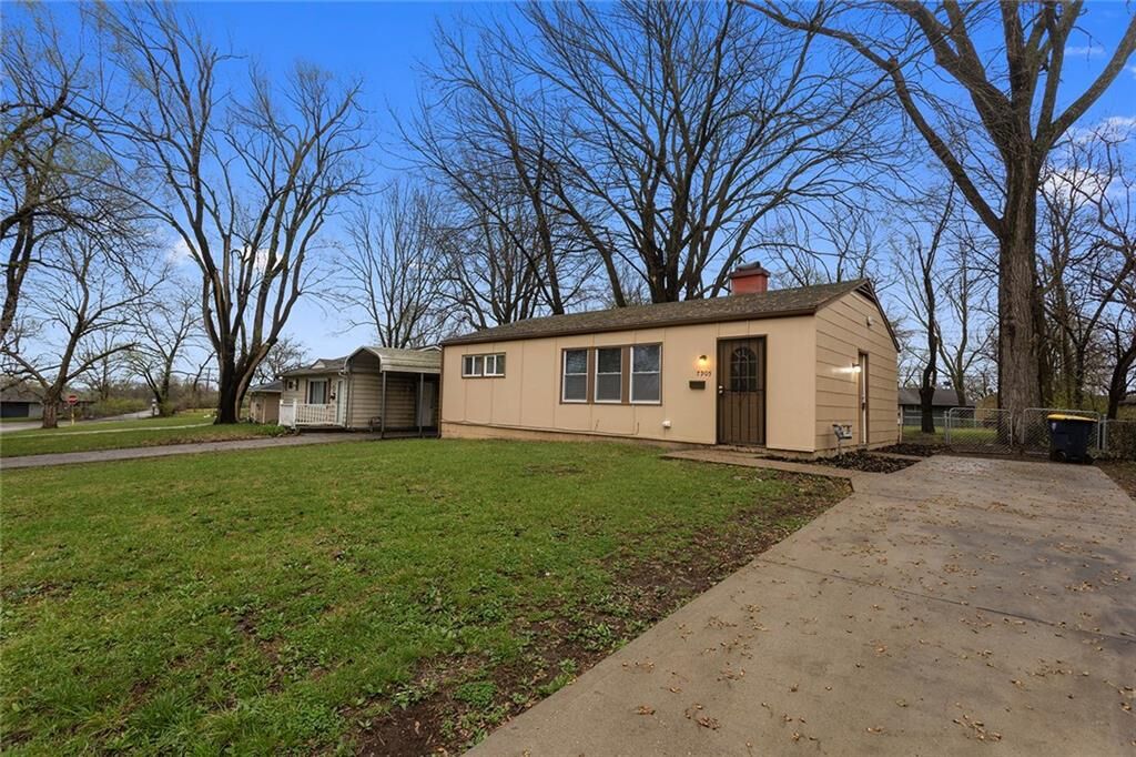 Property Photo:  7905 E 112th Street  MO 64134 