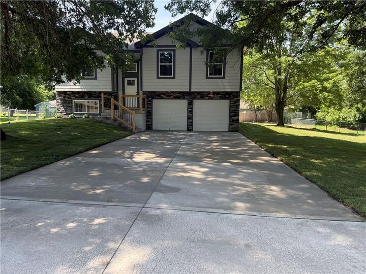 Property Photo: 21608 S Clairmont Street MO 64078