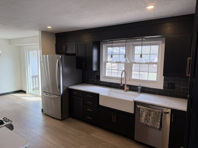 Property Photo:  527 Village Court  IA 50009 