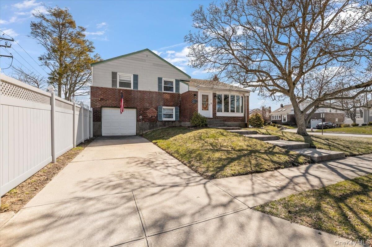 Property Photo:  2 Fern Place  NY 11803 