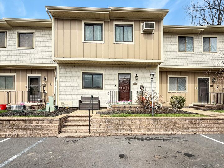 Property Photo: 5007 Chelsea Cove N NY 12533