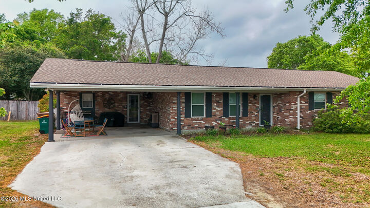 Property Photo:  215 Lynwood Circle  MS 39560 