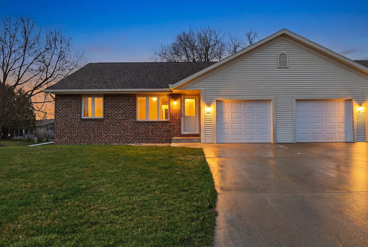 Property Photo:  408 Keno Cir  WI 53032 