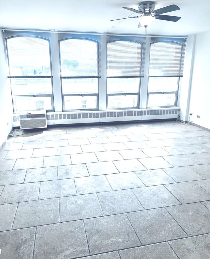 Property Photo:  1450 E 55th Place 518S  IL 60637 