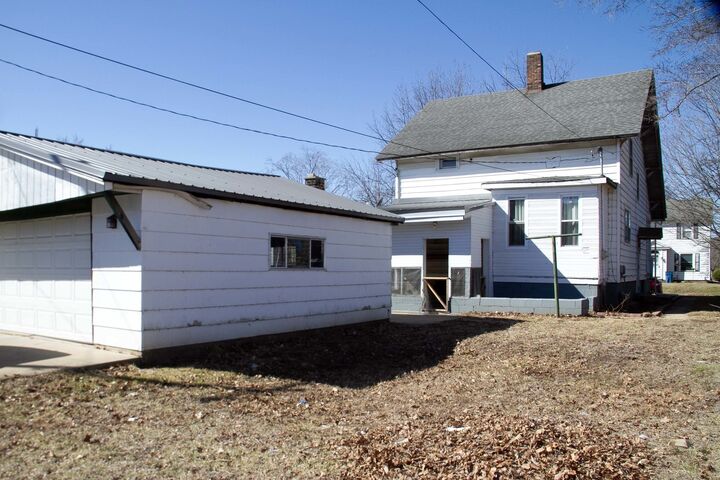Property Photo: 207 Poplar Street IL 61322
