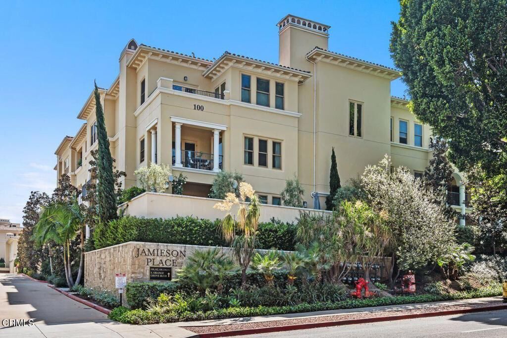 Property Photo: 100 S Orange Grove Boulevard 302 CA 91105