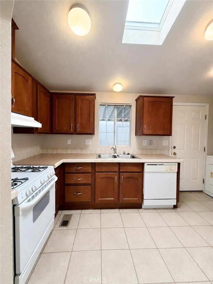 Property Photo:  4201 Topanga Canyon Boulevard 21  CA 91364 